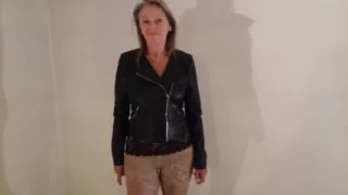 Grandma Is Sexy in Her Leopard Leggings