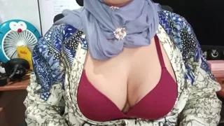 Hijab Shemale with Big Cock Masturbate Until She Cum