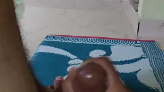 Dost ke room par jar kar muth mara