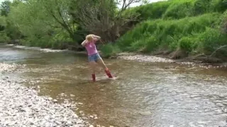 Pissing outdoors with stunning blonde