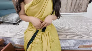 Maid Ko Ghar Mein Paise Chori Karte Pakda