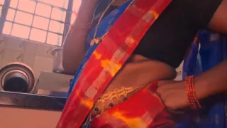 Indian Maid Spreads Her Legs to Get Tips for Reel Shoots