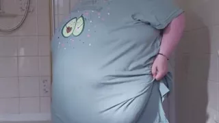 Belly Play in the Bathroom with SSBBW Goddess