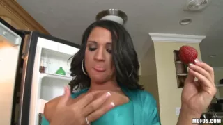She's a Freak - Abagelle Banks Mixes Food with Porn