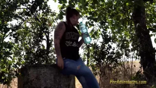 Pee in a field of corn - pissing herself while talking with her boyfriend on the phone