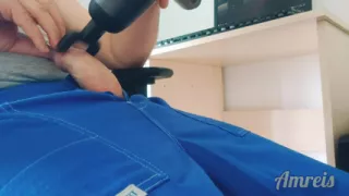 Gooner is jerking off at the computer and filling up a condom.