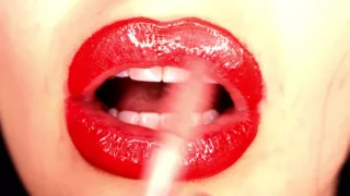 4K Applying lip gloss & smoking & spit fetish