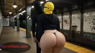 Big Ass Woman Bouncing Her Huge Butt in the Subway