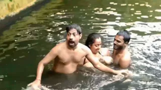 2 bhaiyo ne mil kar nadi ke bich me sauteli maa ko choda