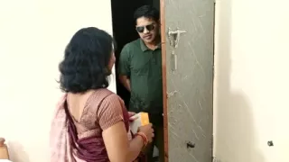 Indian Super Sexy Cute Bhabhi Hot Riding Squirting Sex with Mobile Company Delivery Executive in Saree Blouse