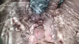 Blowjob in the motel bathtub until getting cum