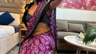 After Uncle Went to Office, I Broke the Seal of Aunty's Pussy