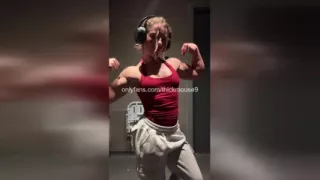 TikTok Accident: Muscular 18yo Flashes Wet Pussy Live!