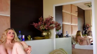 Luxa Cole Shows Her Pussy in a Sexy Solo Scene