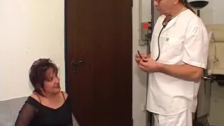 Mature Brunette MILF Enjoys Doctor Pussy Exam