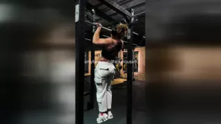 Muscle Mommy Pull-Up: Virgin Pussy Flash Gym Live