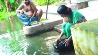 Little step sister ko nahate samye hi pakd ke jabbar dasti pela