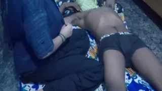 Indian bhabhi ne chatai par hi devar se chodwa liya