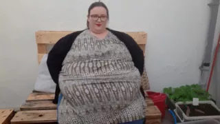 SSBBW secret garden belly play