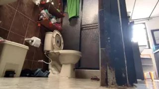 Model Tricks a Lost Tiny Foreigner to Show Him in Her Show