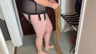 Vgq21 Aunty Sandra Dressing for a Meeting