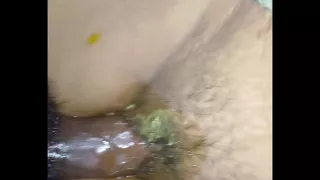 Padosan bhabhi ke chut chatkar pani nikal diya