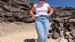 Casual Beach Pee - Jeans Wetting Outdoors