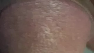 In the bathroom, there was a cock that was getting an erection, only knowing how to endure it, not having to do it