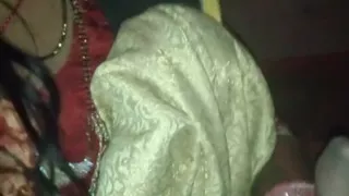 Meri patni mera land chuste huee mast lagti hai