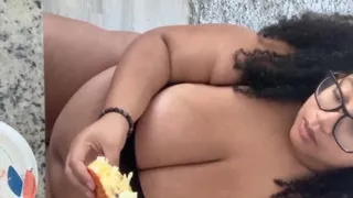 Biggdebbiecakez Mukbang