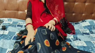 Desi Bhabhi Ne Gaand Me Ungli daal k Pyaas bujhayi