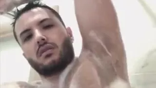 Come on cum with me in my bath