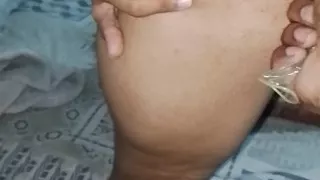 Iski Gand mein Bada karne ke liye isko khera de rahe hain acche se iske gand Badi Ho jaaye aur bada bada water le