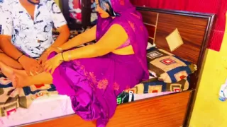 Servant Was Pressing Bhabhi's Feet When He Suddenly Started Touching Her and Ended Up Fucking Her