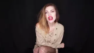 Diva del Tubo shows her legs and ass to her asshole slave