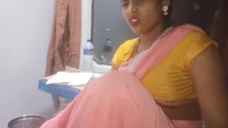 Sister-in-law sucked brother-in-law's cock on the train and took out water from brother-in-law's penis for the first time in a moving train.