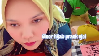 A pretty married woman gets pranked by a ride hailing driver, leading to them having sex - Full videos indonesian viral