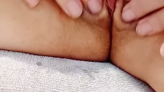 Horny mature playing with her meatbox