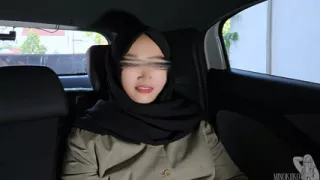 Muslim Hijabi Government Whore Sucks Superior Balls Dry in the Car for Head Office Placement - Minokiiko
