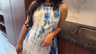 Malkin ne apne naukar ko apne chut ki hawas ke chakkar mein use Kiya