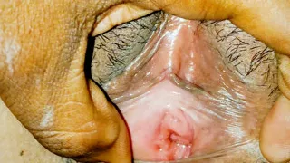 Indian girl ne jabrdasti boyfriend ko apni chut chatwai chut ka pani pilaya