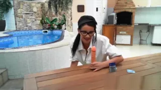 Carol Castro dando aula de como fazer boquete.