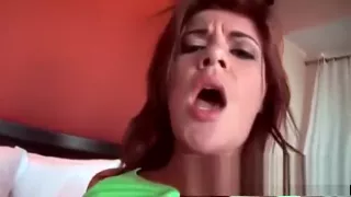 Delicia de novinha mostrando peito na rua e depois fodendo gostoso