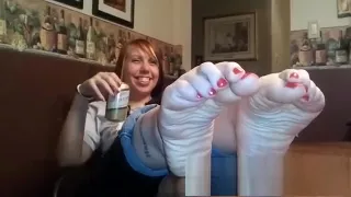 Foot fetish babe