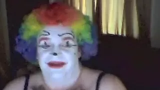 Clown Slut Offers Oral Satisifcation To Women An...