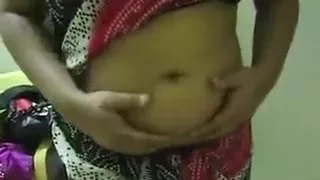 Mallu Bhabhi Navel Show