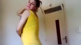 Arab Amateur Shaking Ass