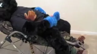 Junge vollbusige Prostituierte und alter reifer Mann im Hotel hausgemachter Sex