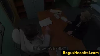 Amateur european hottie pussylicked in doctors office