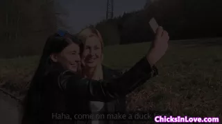 european les muffdives gfriend on sofa